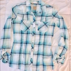🎈SOLD🎈GUESS SOFT BUTTON DOWN SHIRT